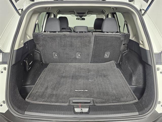 Used 2021 Nissan Rogue SV image 19