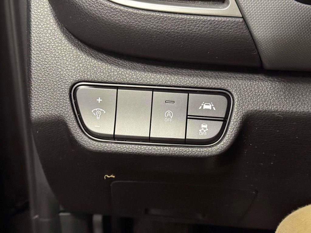 Used 2023 Kia Seltos LX image 17