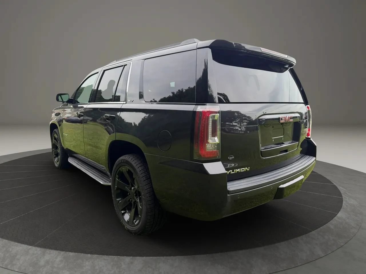 Used 2020 GMC Yukon SLT w/ Open Road Package AWD/4WD image 3