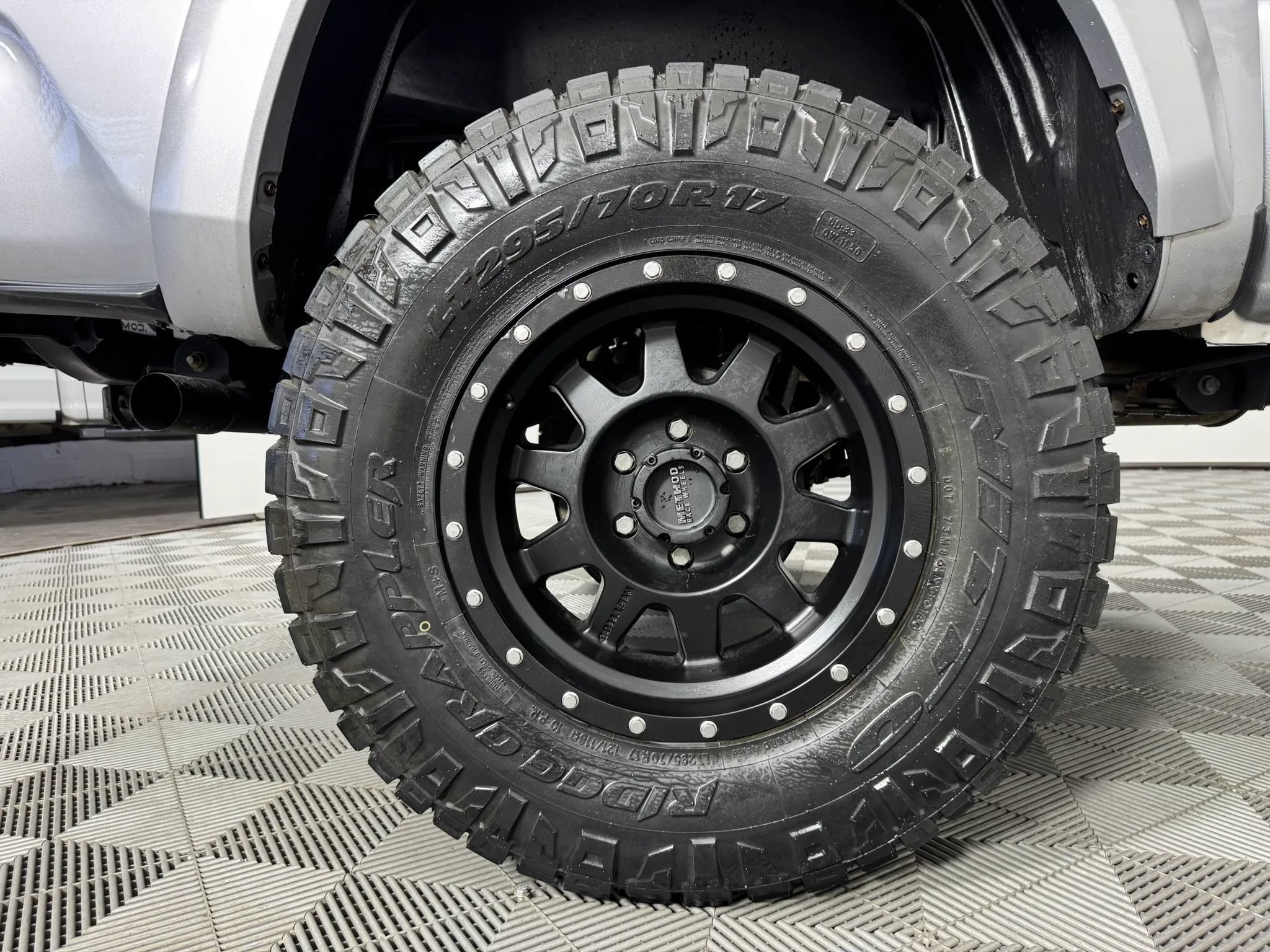 Used 2016 Toyota Tacoma SR5 w/ SR5 Appearance Package (SN) AWD/4WD image 40