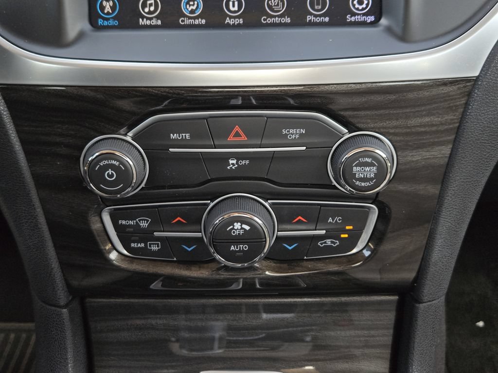Used 2017 Chrysler 300 Limited RWD image 14