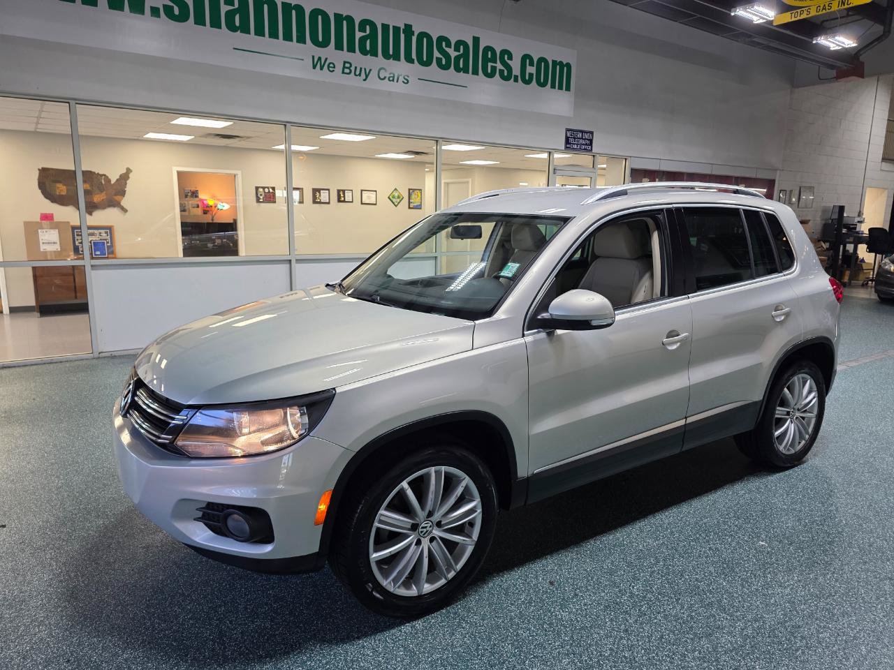 Used 2014 Volkswagen Tiguan SEL FWD image 2