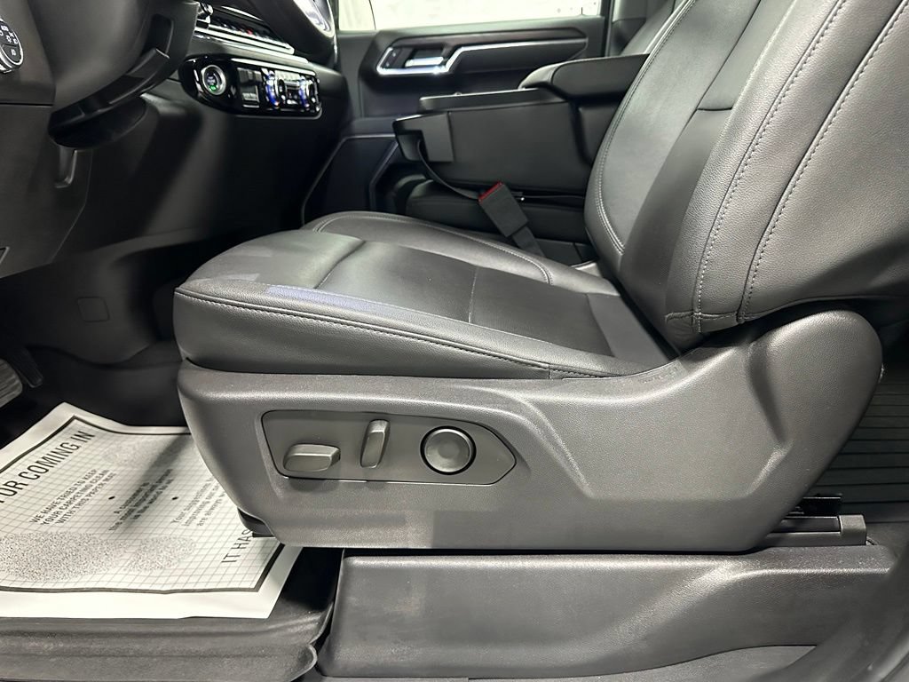 Used 2025 GMC Sierra 1500 SLT AWD/4WD image 12