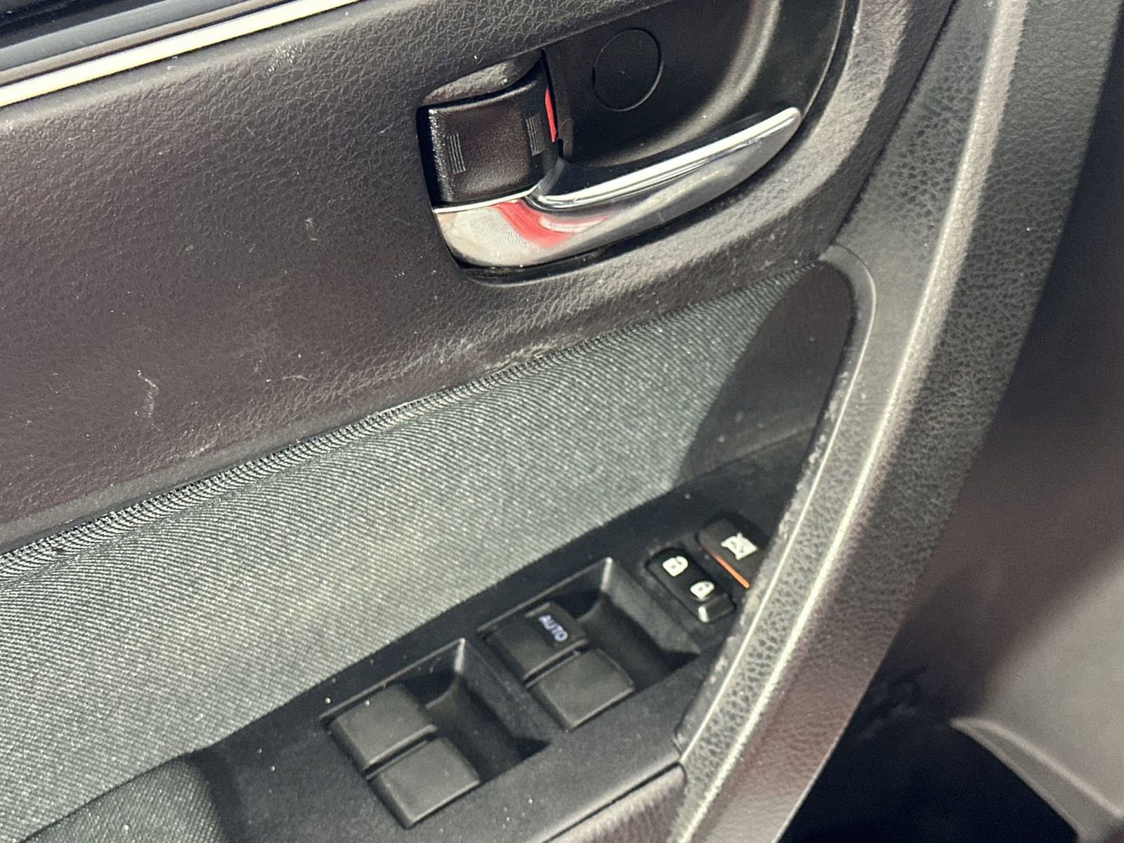 Used 2017 Toyota Corolla LE FWD image 13