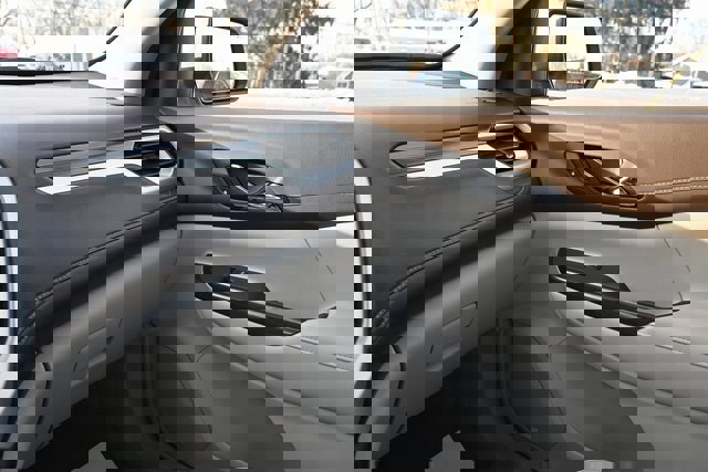 Used 2021 GMC Acadia SLT w/ Technology Package image 29