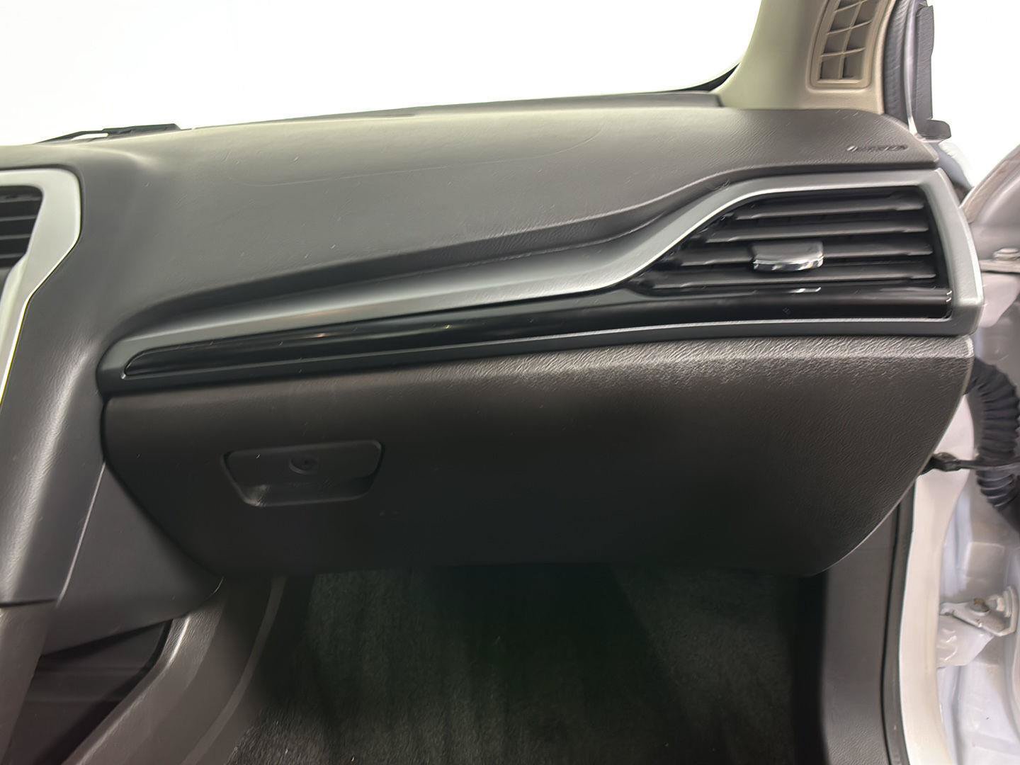 Used 2015 Ford Fusion SE FWD image 24