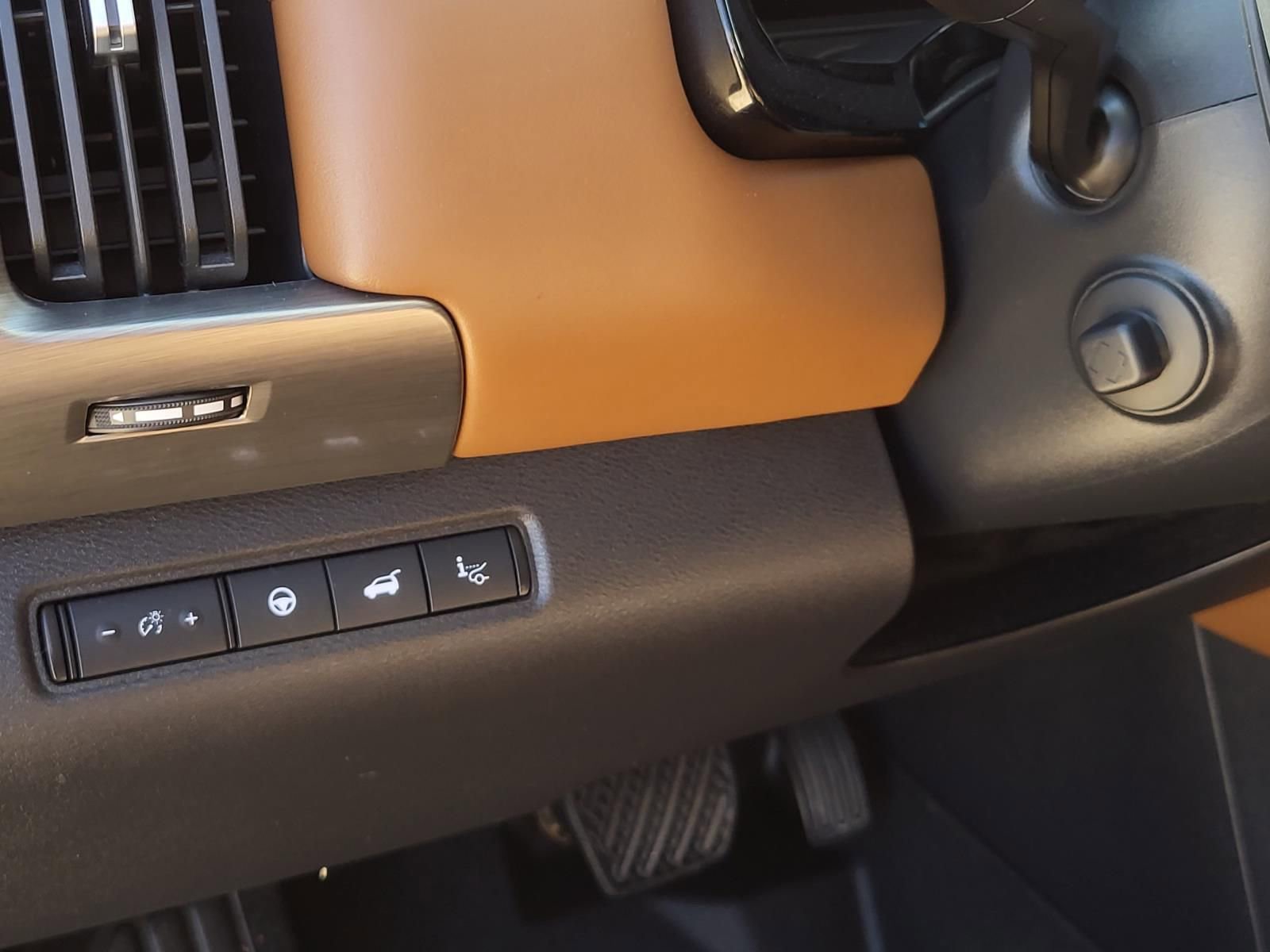 Used 2024 Nissan Pathfinder Platinum w/ Cargo Package image 27