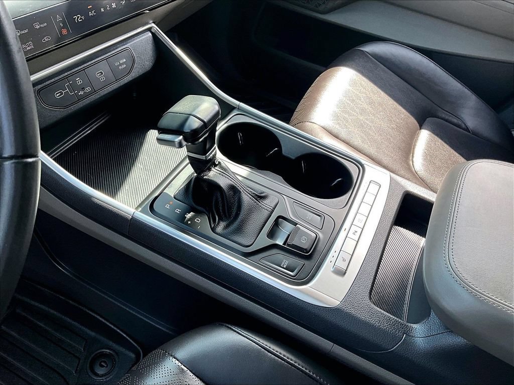 Used 2025 Kia Carnival FWD image 20
