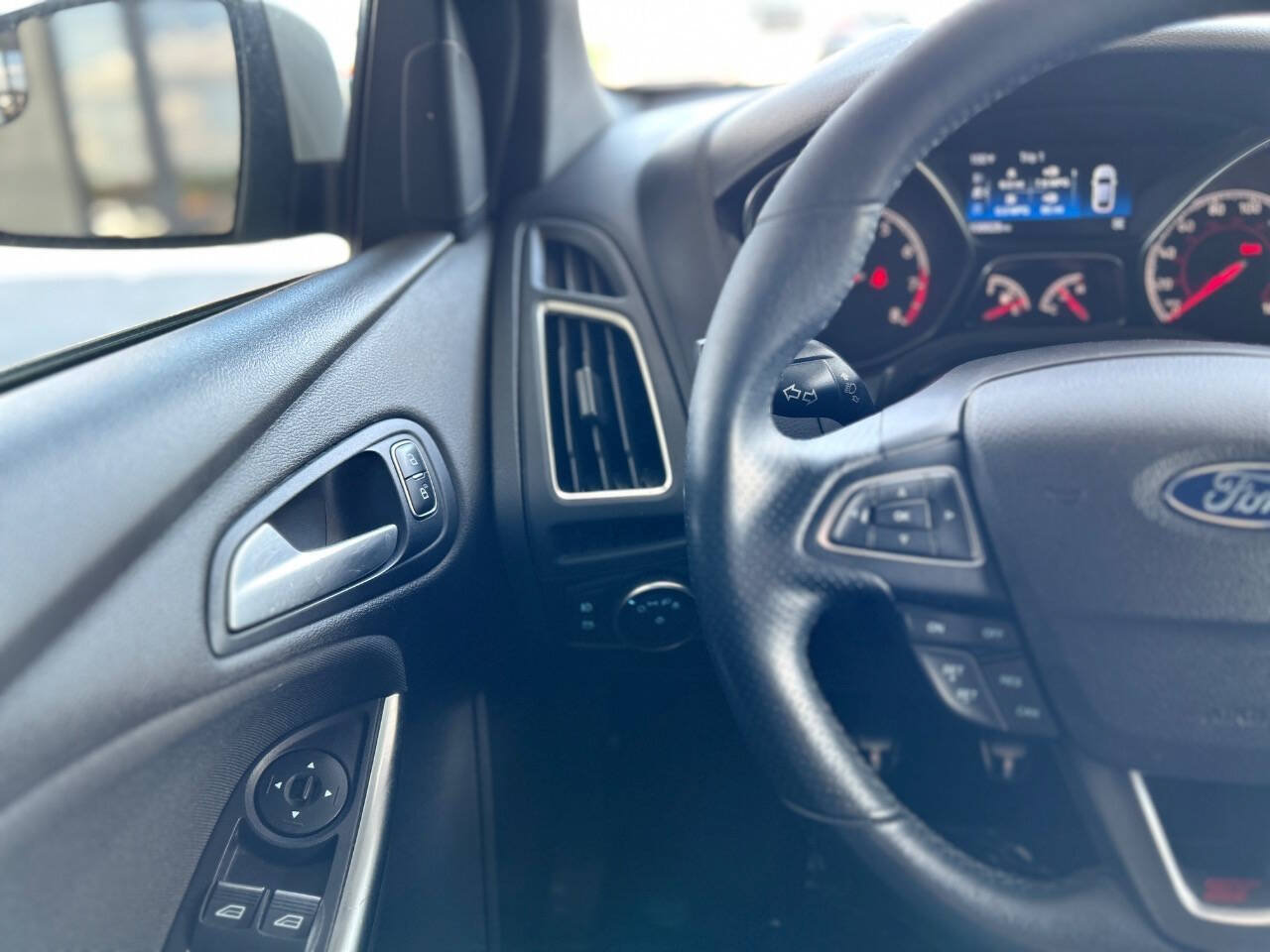 Used 2017 Ford Focus ST FWD image 69