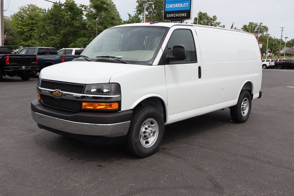 New 2025 Chevrolet Express 3500 w/ Chrome Appearance Package image 19