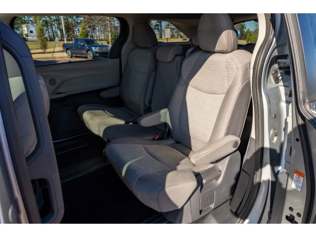 Used 2021 Toyota Sienna LE image 11
