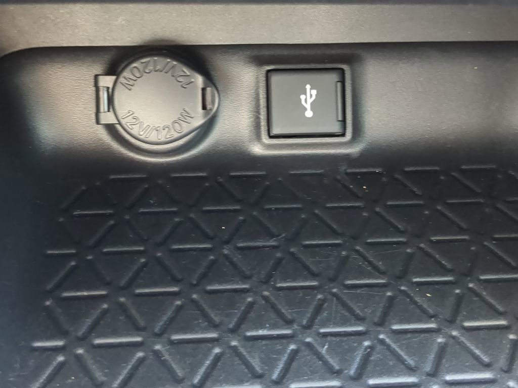 Used 2021 Toyota RAV4 XLE w/ Convenience Package image 28