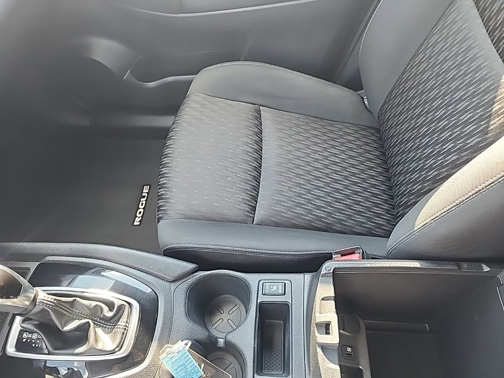Used 2018 Nissan Rogue SV w/ Premium Package image 23
