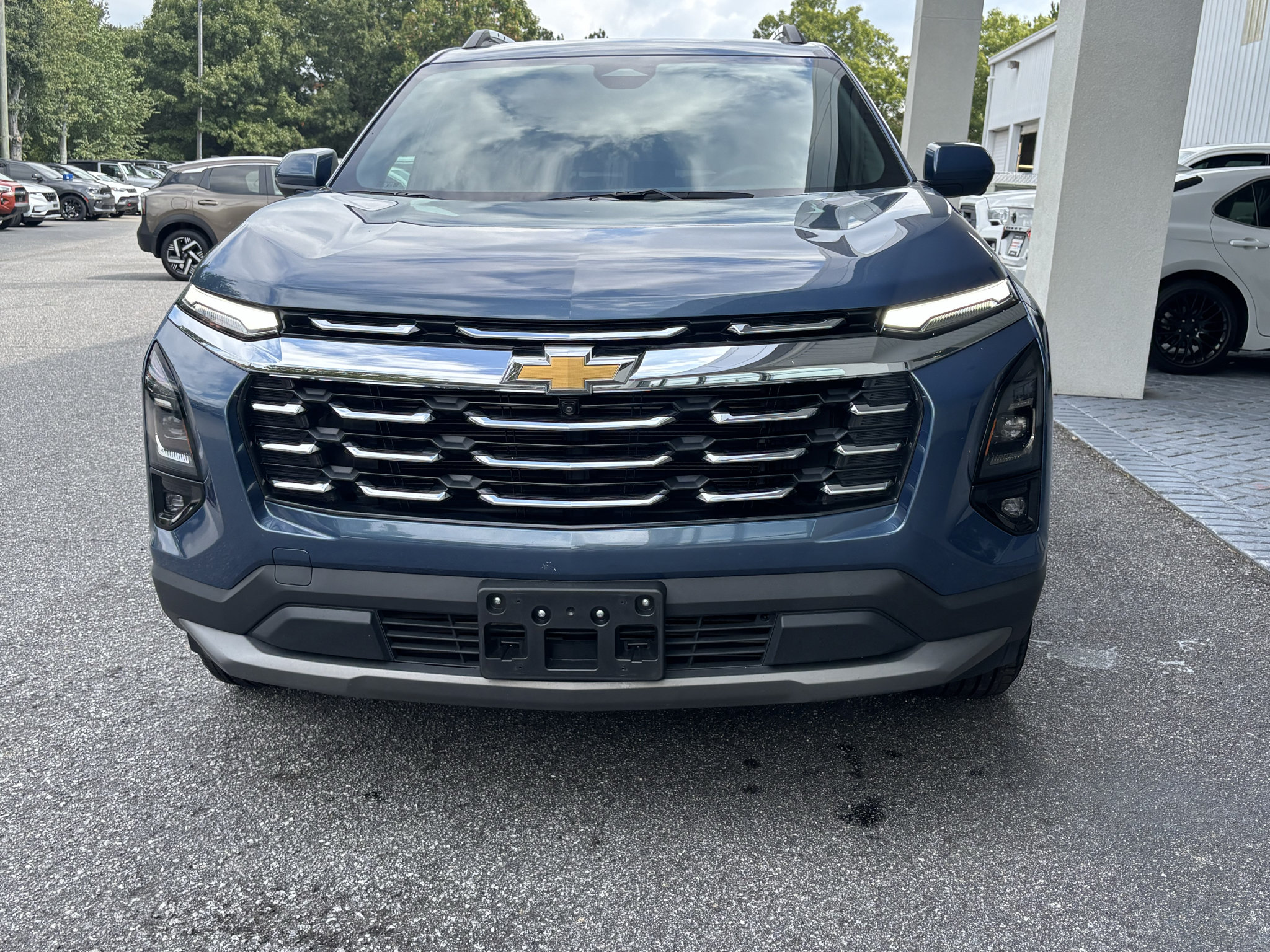 Used 2025 Chevrolet Equinox LT w/ Convenience Package II AWD/4WD image 2