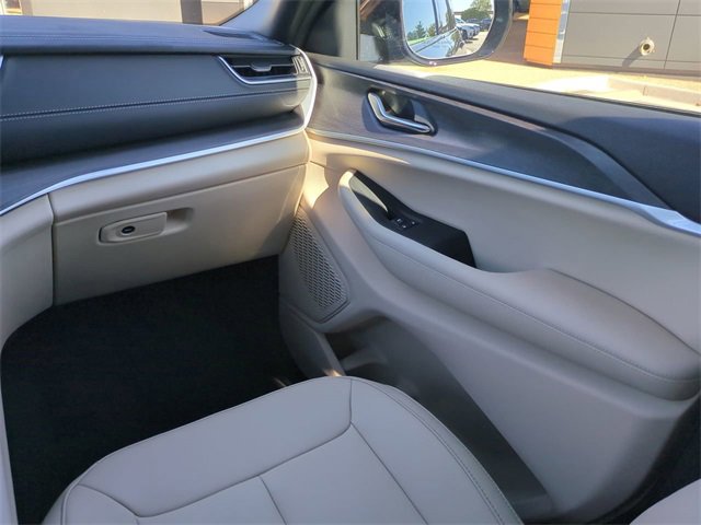 New 2025 Jeep Grand Cherokee Limited w/ Trailer Tow Package image 17