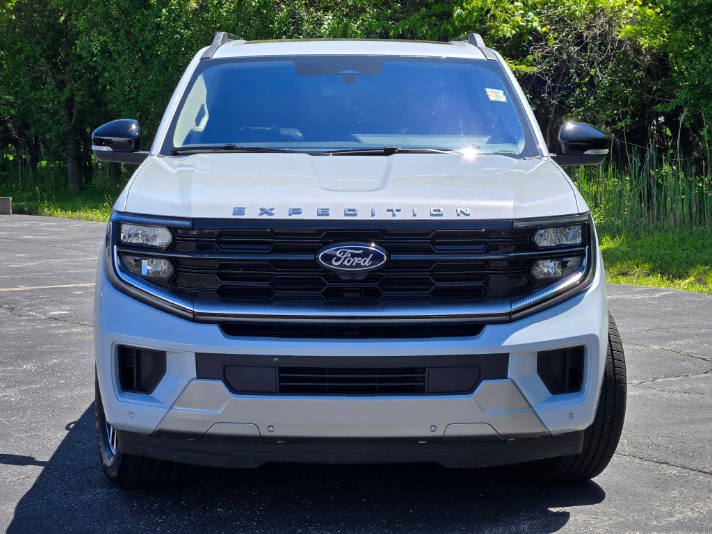 Used 2025 Ford Expedition Platinum AWD/4WD image 4