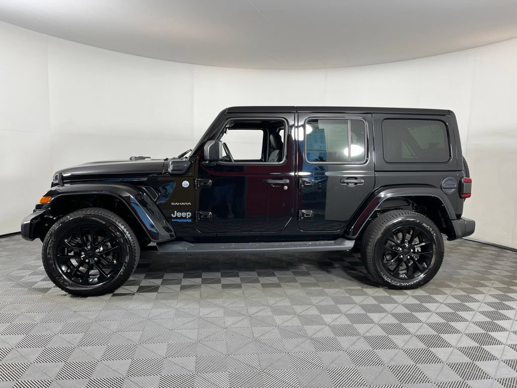 Used 2021 Jeep Wrangler Unlimited Sahara w/ Cold Weather Group AWD/4WD image 15