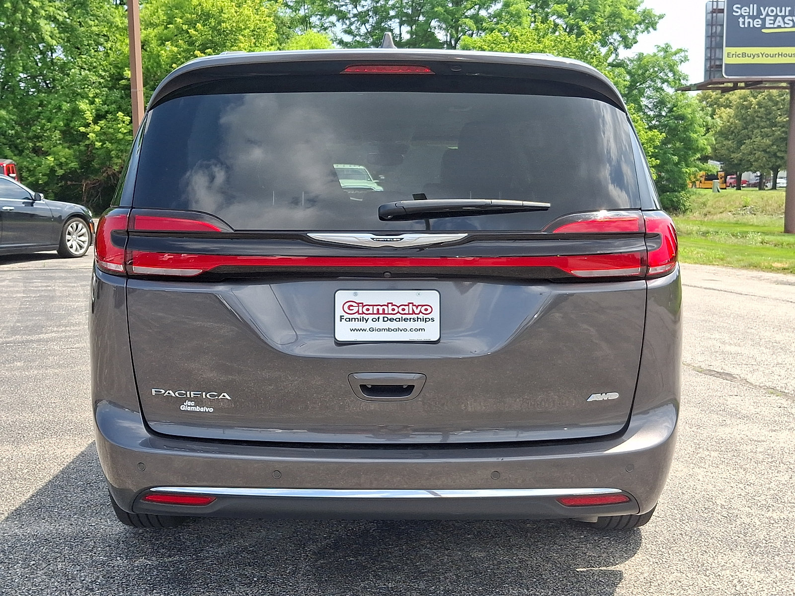 Used 2022 Chrysler Pacifica Touring-L AWD/4WD image 10