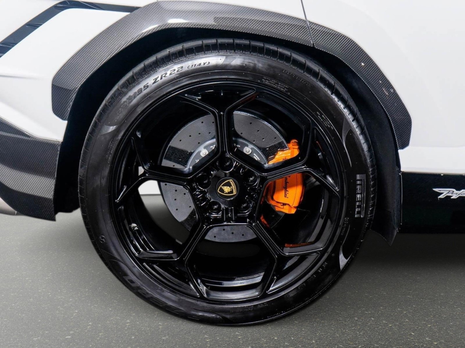 Used 2023 Lamborghini Urus Performante AWD/4WD image 10