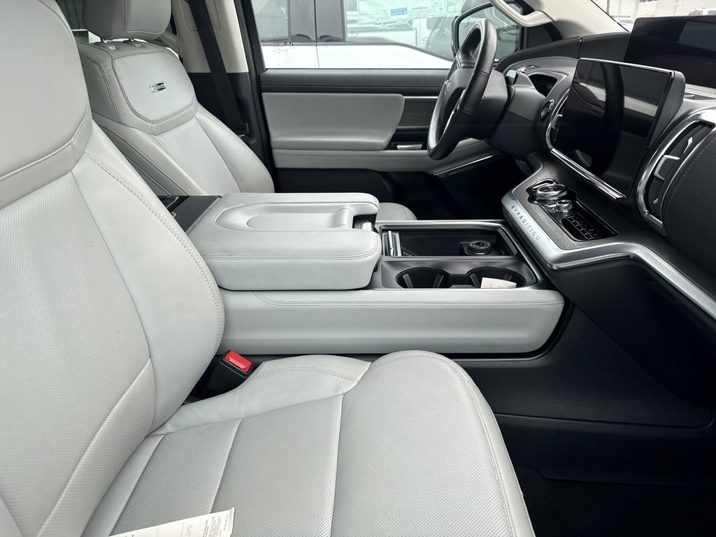 Used 2025 Ford Expedition Platinum w/ Driver's Package AWD/4WD image 20