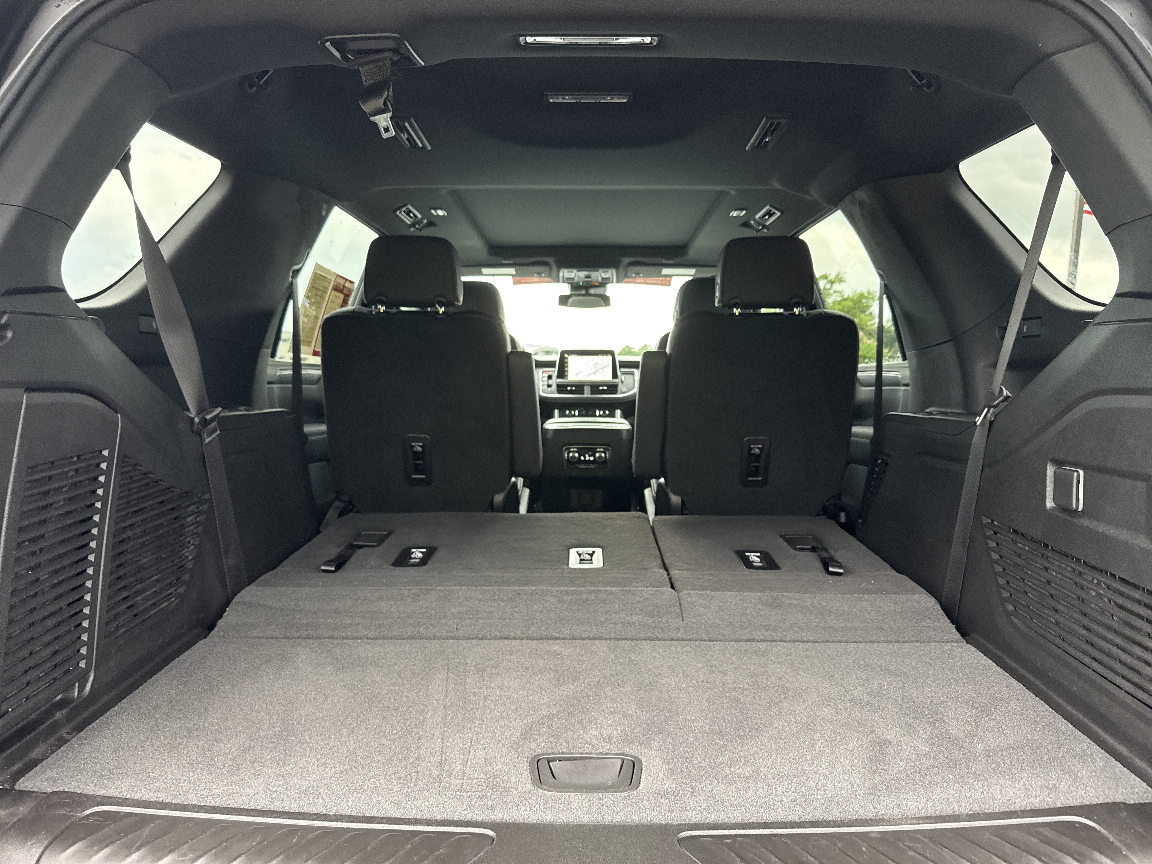 Used 2023 GMC Yukon SLT AWD/4WD image 37