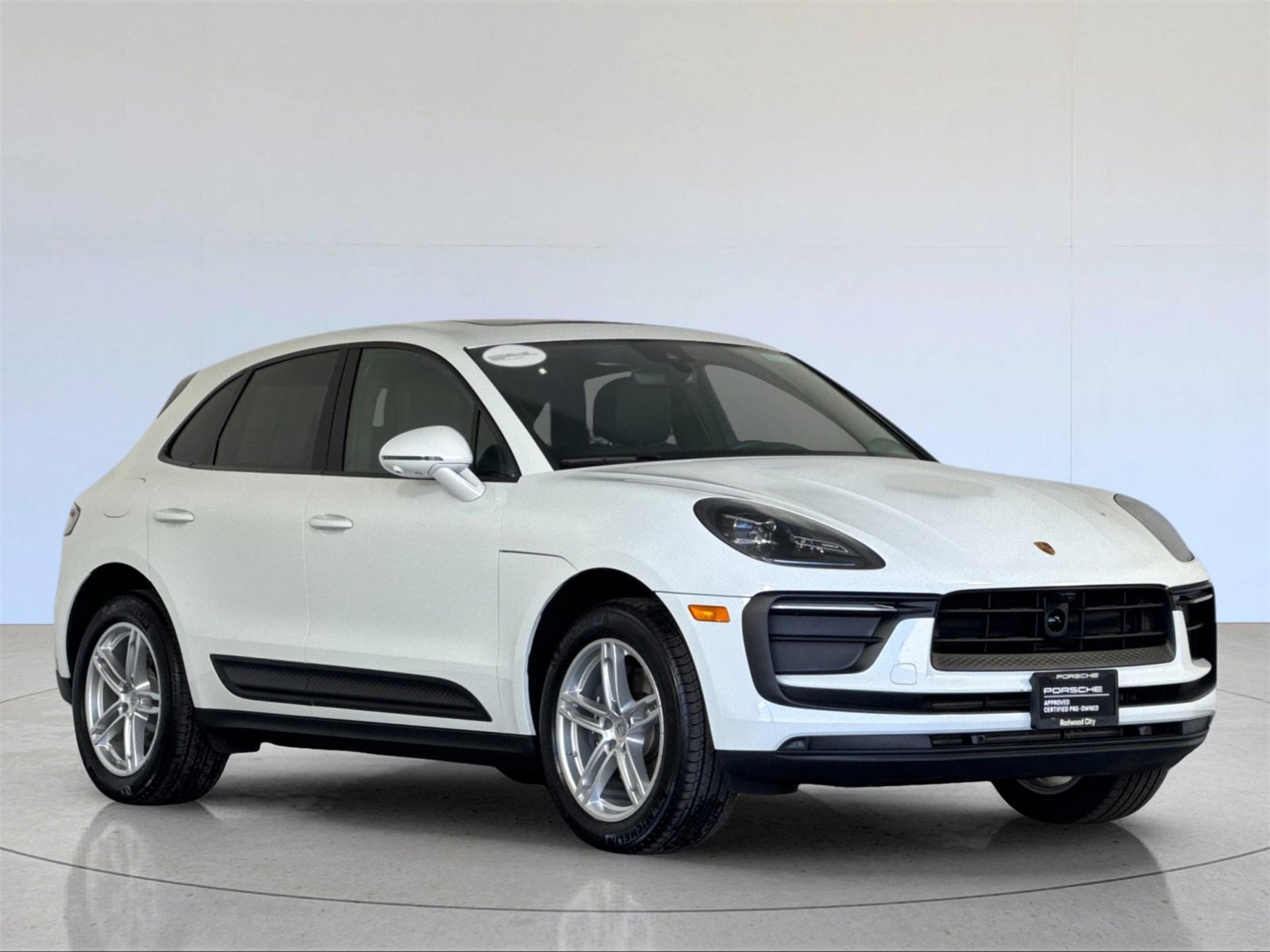 Used 2025 Porsche Macan image 10