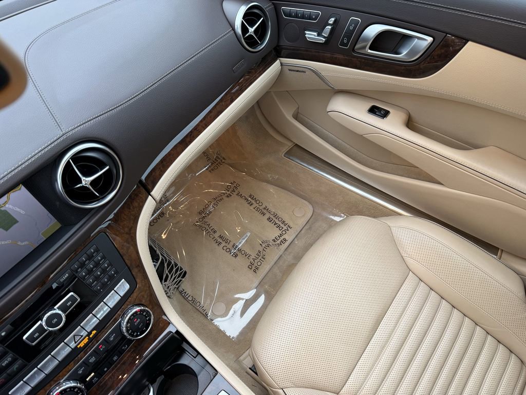 Used 2013 Mercedes-Benz SL 550 image 30