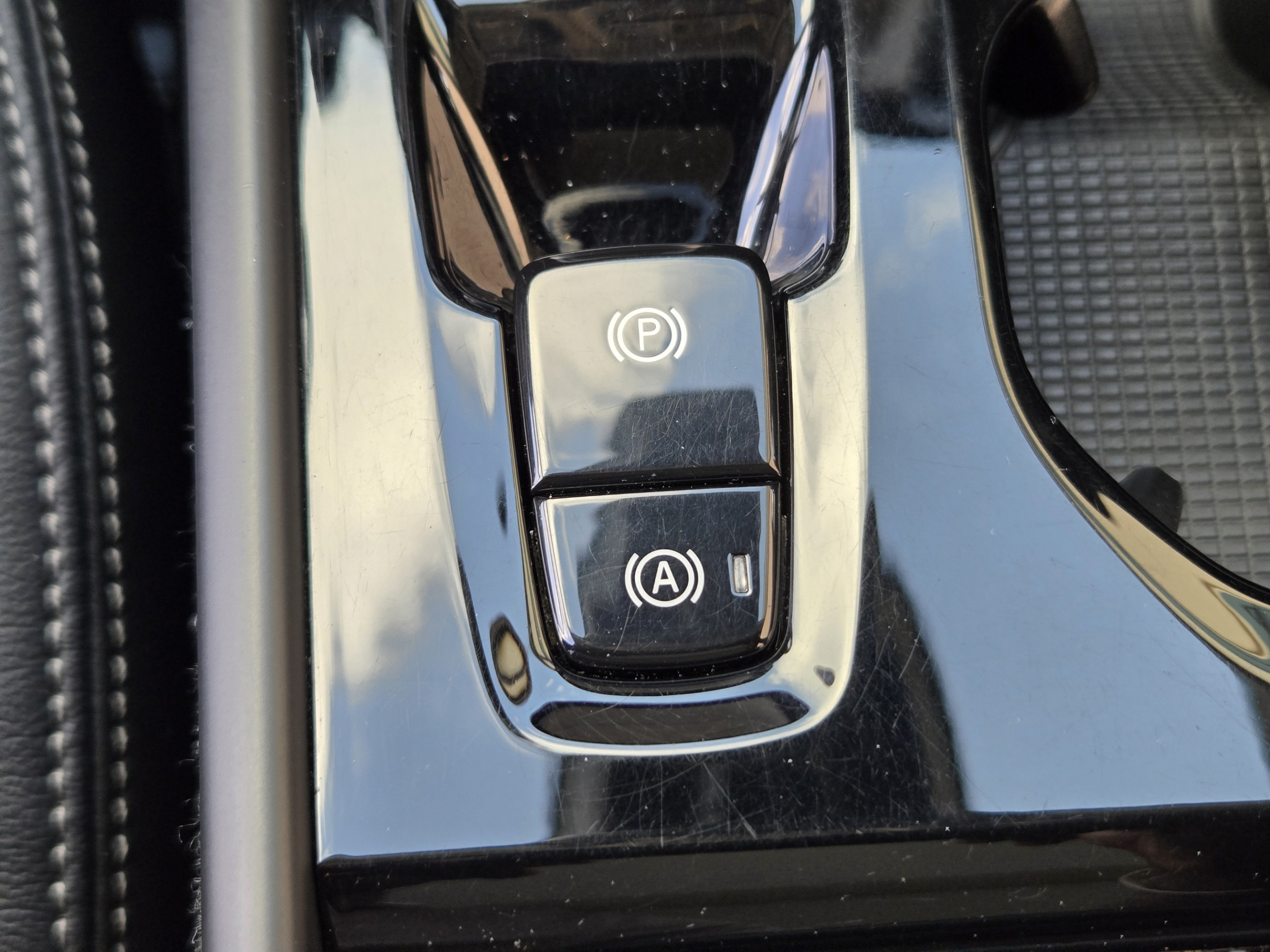 Used 2023 Volvo XC40 B4 Plus w/ Protection Package Premier FWD image 44