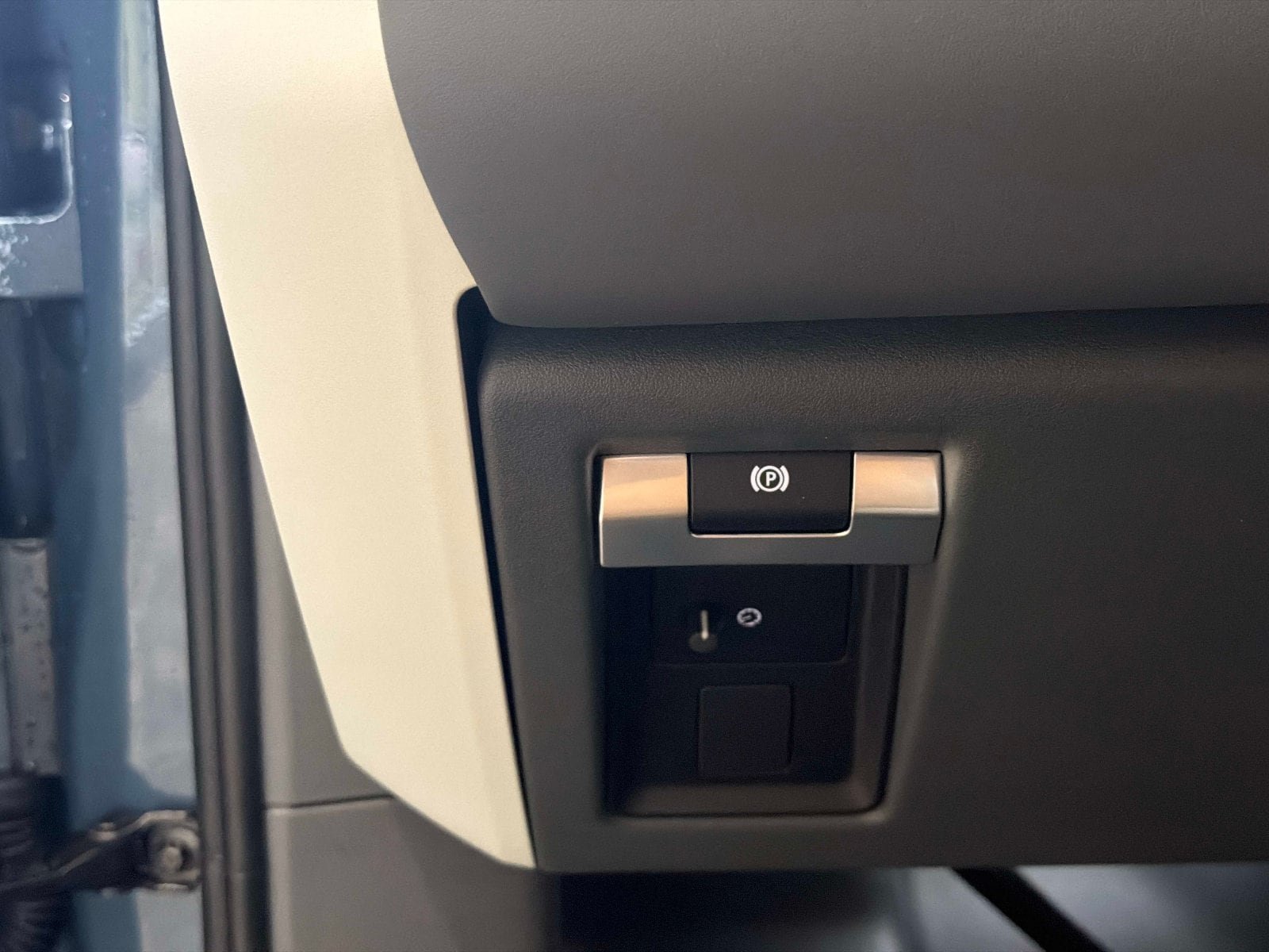 New 2026 Land Rover Defender 110 X-Dynamic SE AWD/4WD image 28