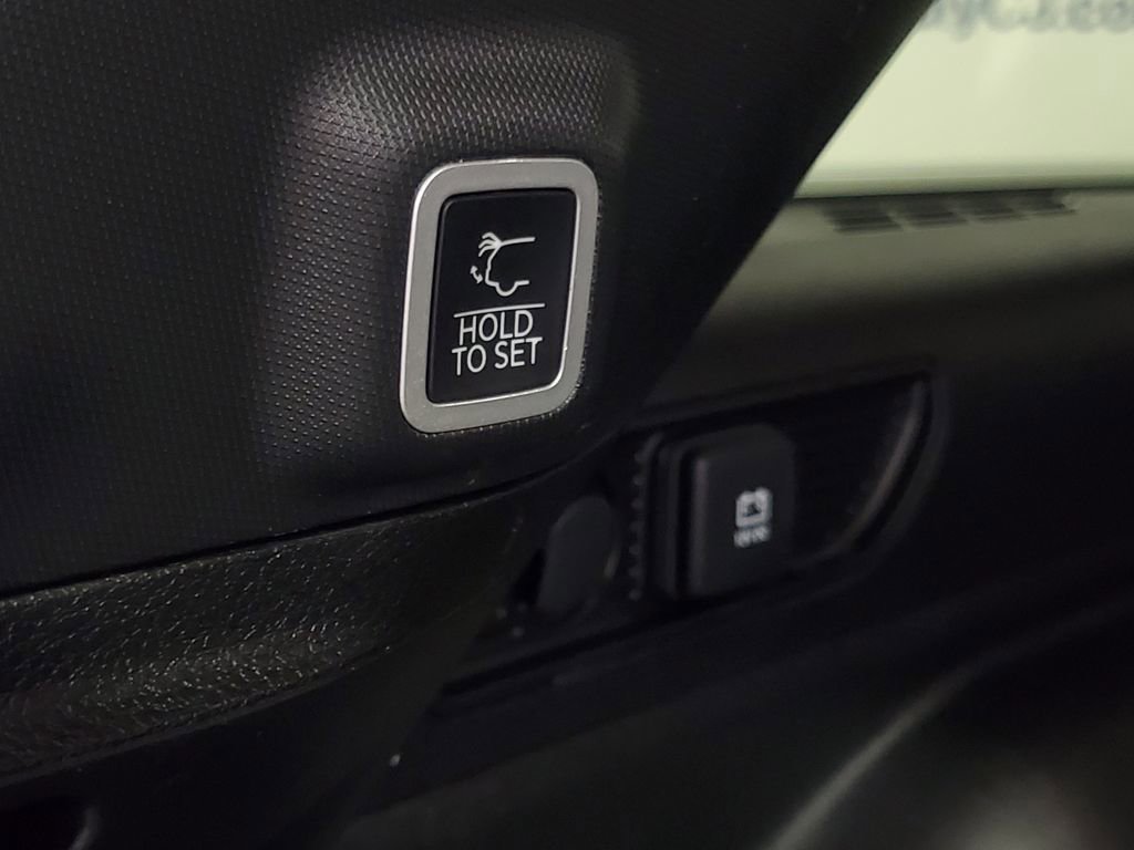 Used 2024 Jeep Grand Cherokee Limited image 10