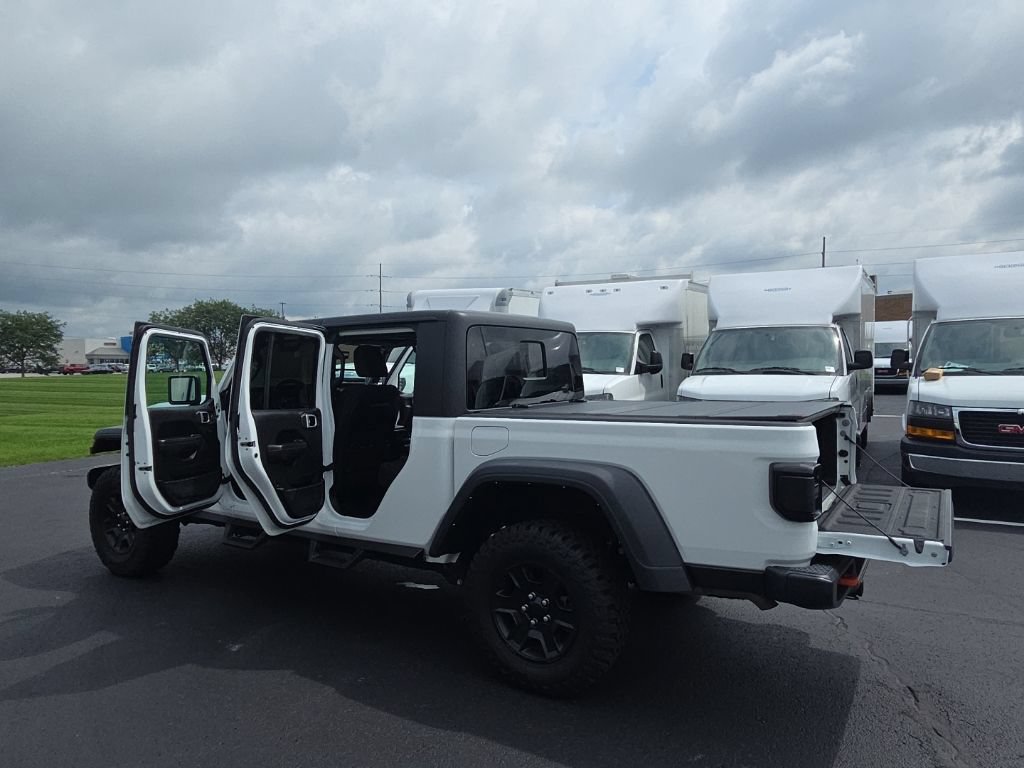 Used 2022 Jeep Gladiator Mojave w/ Cold Weather Group AWD/4WD image 13