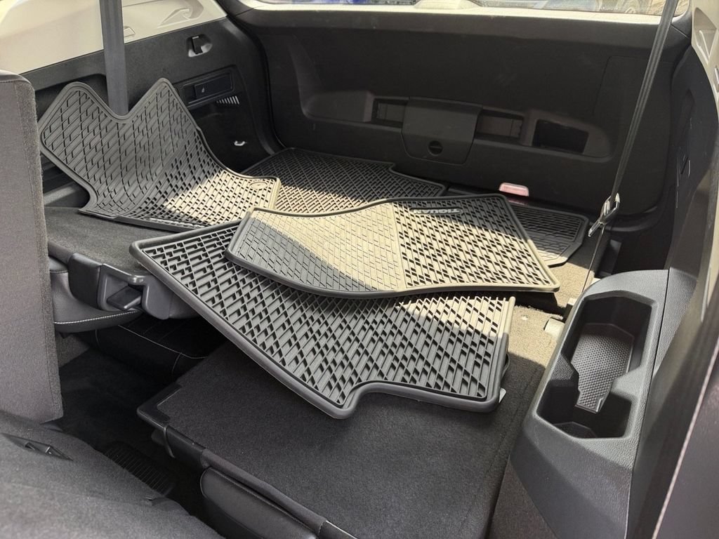 Used 2024 Volkswagen Tiguan SE FWD image 16