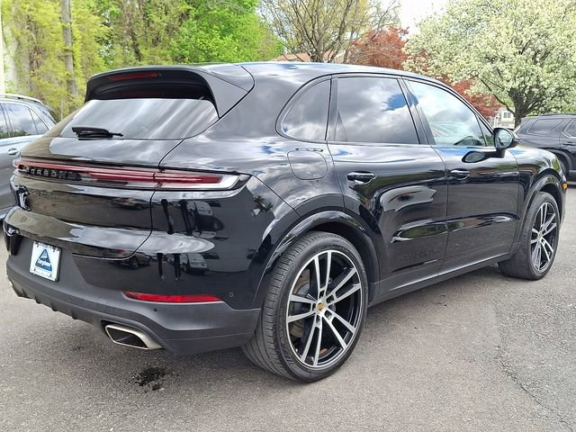 Used 2024 Porsche Cayenne AWD/4WD image 6