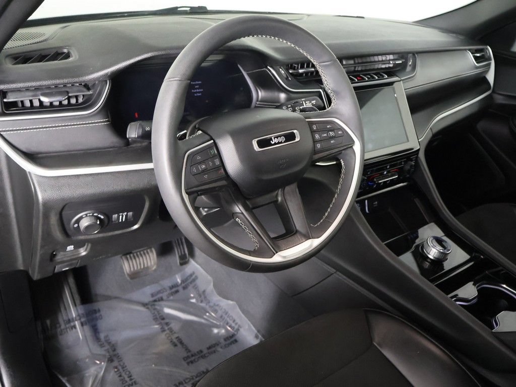 Used 2023 Jeep Grand Cherokee L Laredo AWD/4WD image 26
