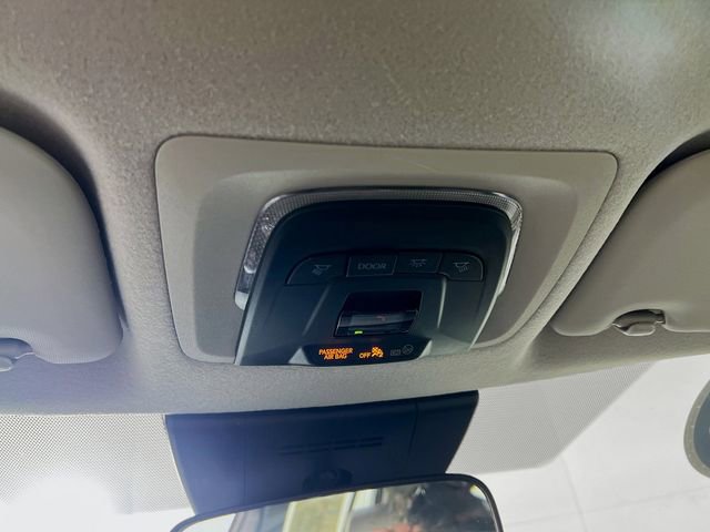 Used 2025 Toyota Corolla Cross L image 19