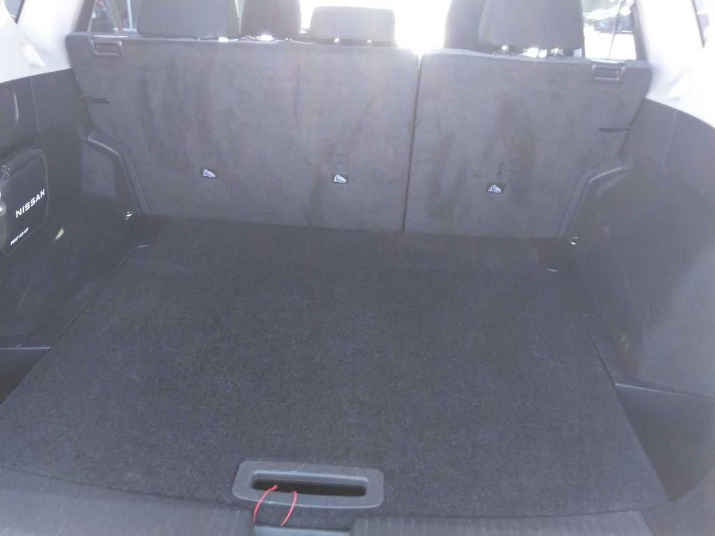 Used 2023 Nissan Rogue SV AWD/4WD image 9