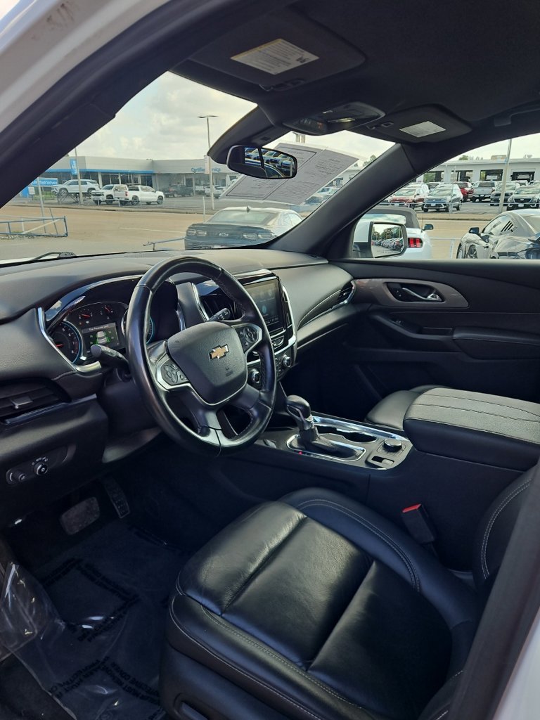 Used 2023 Chevrolet Traverse LT FWD image 12