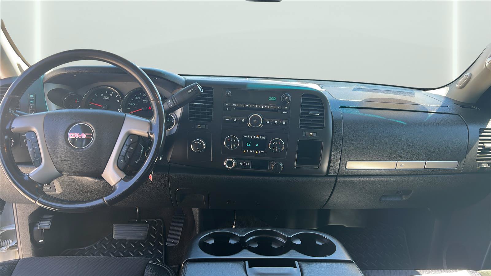 Used 2011 GMC Sierra 3500 SLE w/ SLE Preferred Package AWD/4WD image 9