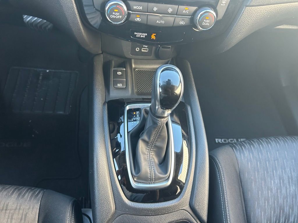 Used 2020 Nissan Rogue SV w/ Sun & Sound Touring Package image 53