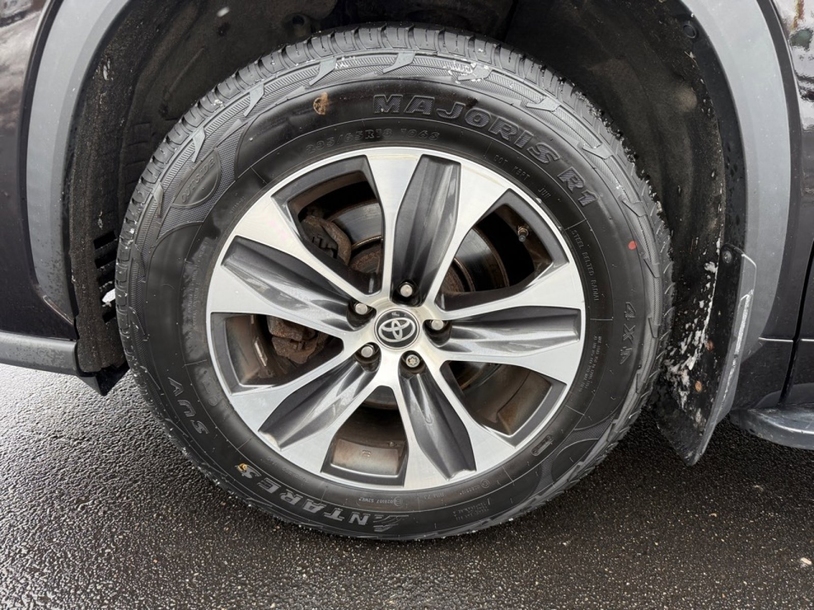 Used 2020 Toyota Highlander XLE image 39