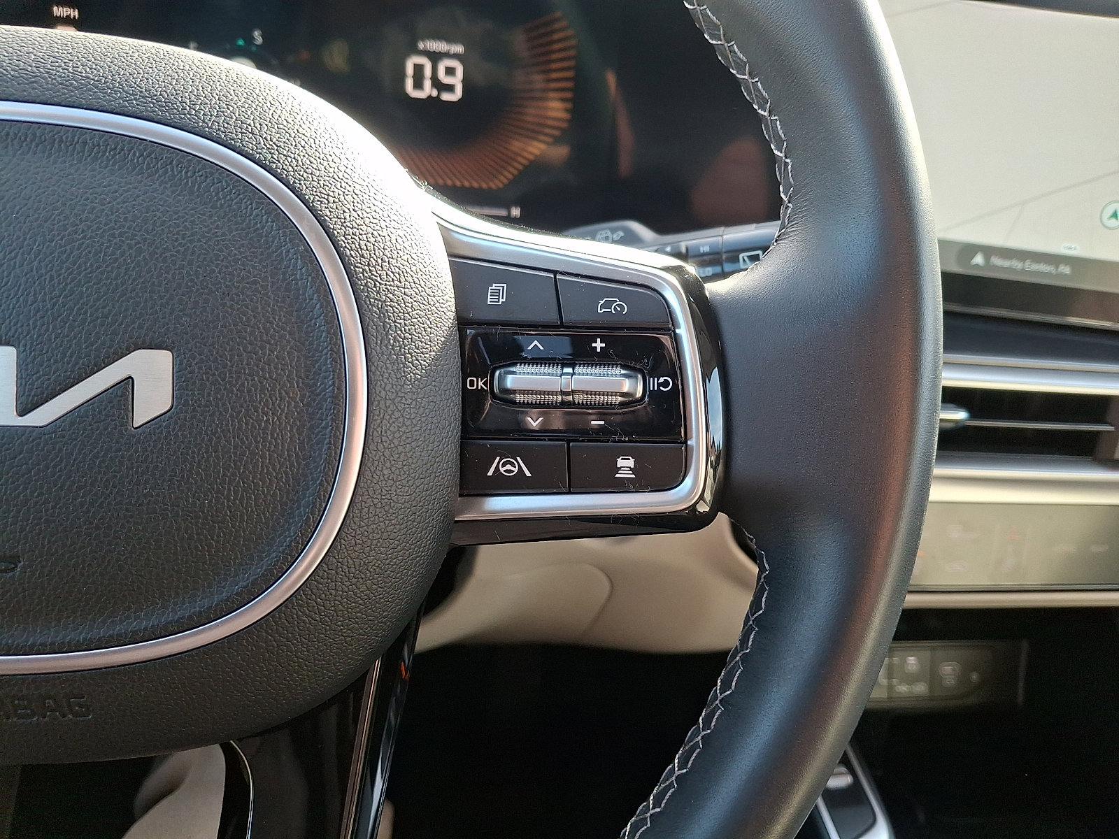 Certified 2025 Kia Sorento S image 23