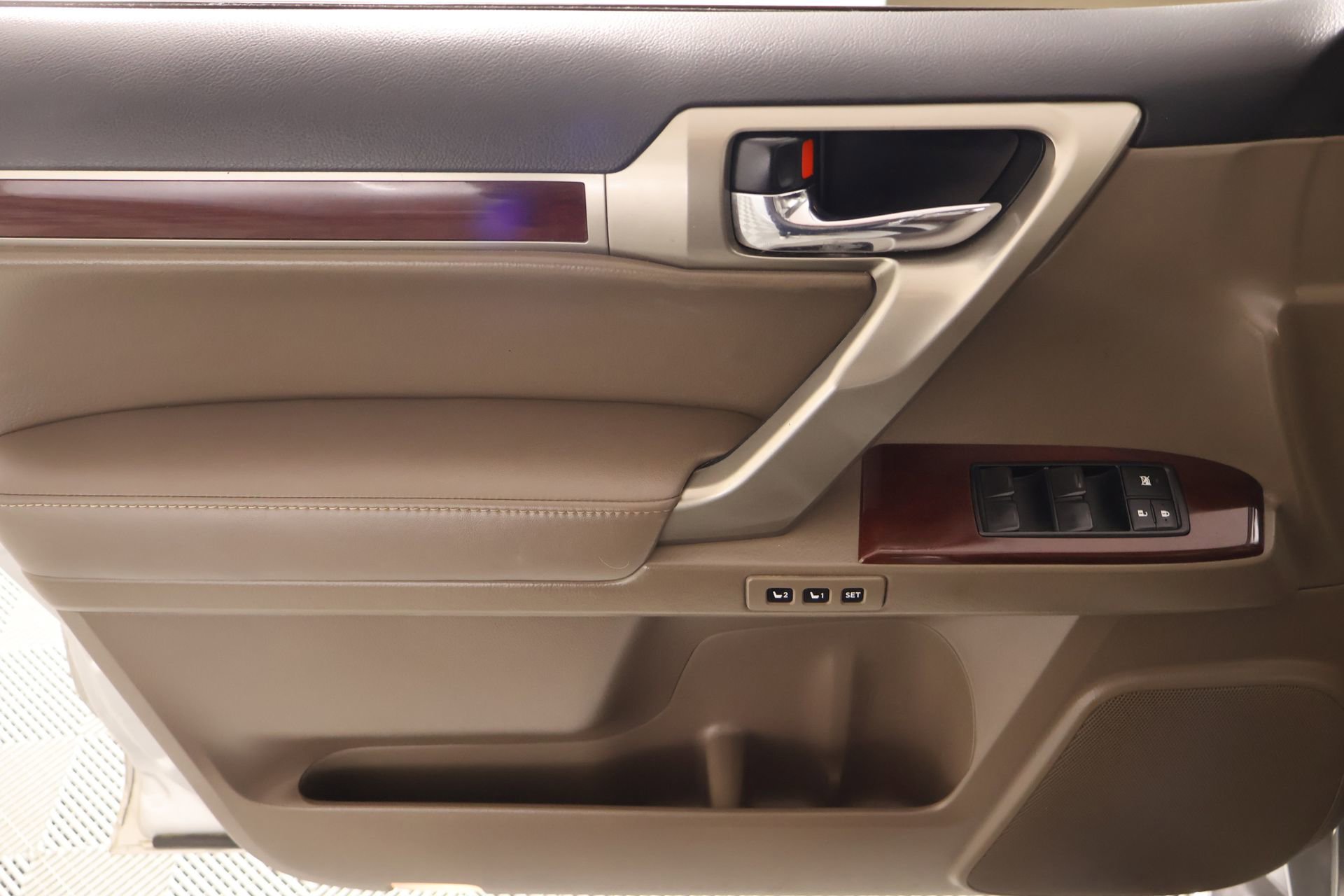 Used 2018 Lexus GX 460 Premium w/ Premium Package image 17