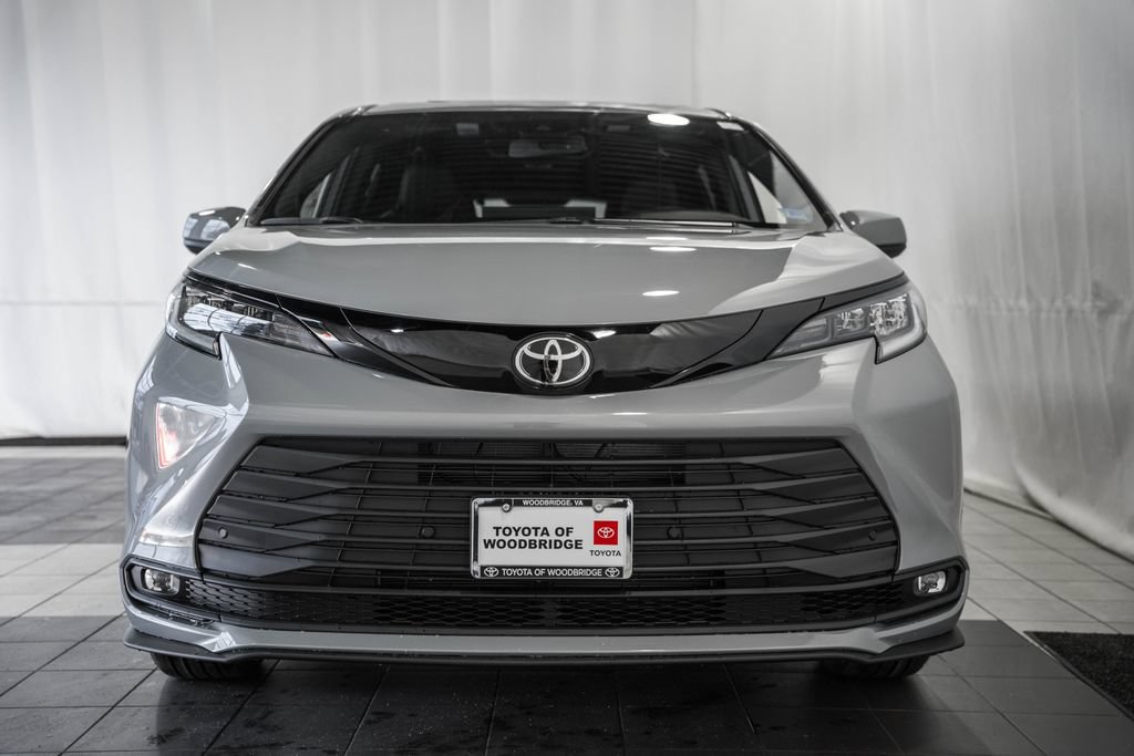 New 2026 Toyota Sienna XLE Woodland Edition AWD/4WD image 2