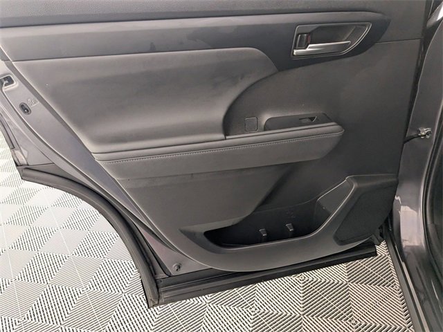 Used 2023 Toyota Highlander XLE image 29