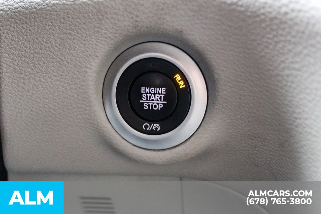 Used 2023 Chrysler Pacifica Limited image 31