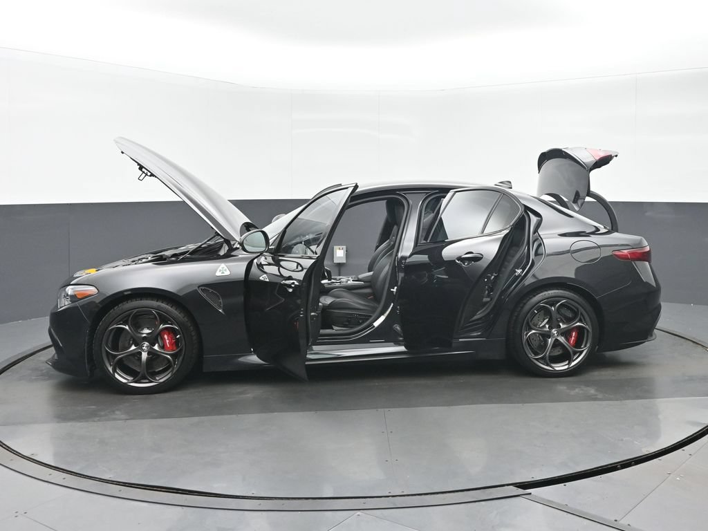 Used 2022 Alfa Romeo Giulia Quadrifoglio RWD image 40