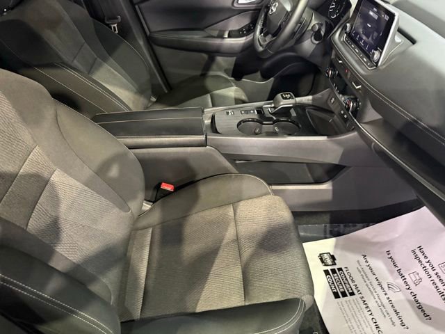 Certified 2025 Nissan Rogue SV image 29