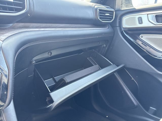 Certified 2022 Ford Explorer Platinum w/ Equipment Group 601A image 41