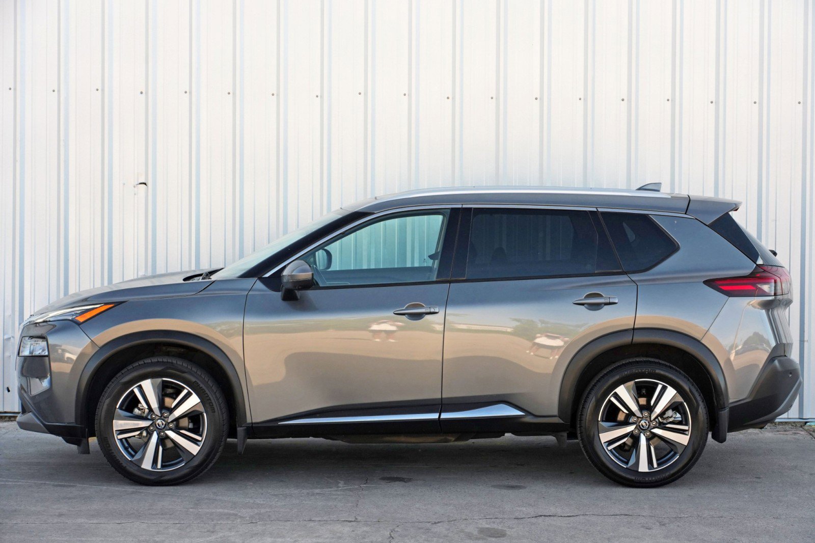 Used 2021 Nissan Rogue SL w/ Premium Package image 46