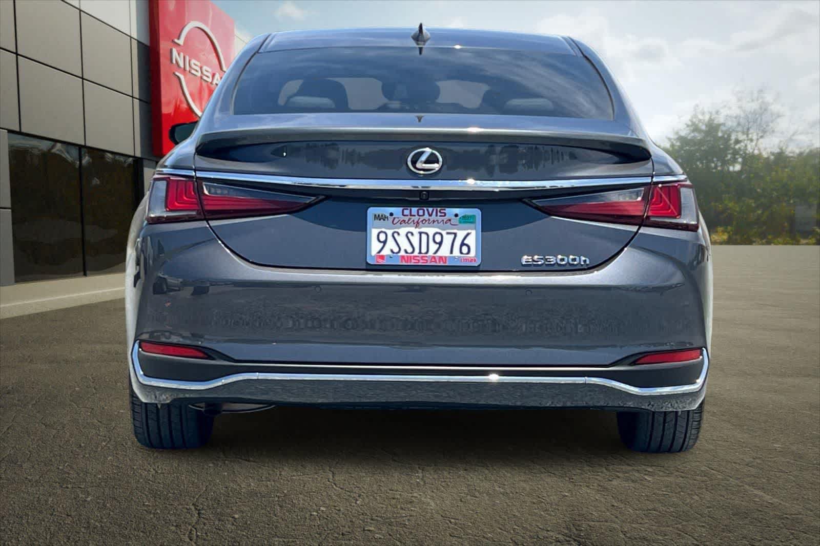 Used 2025 Lexus ES 300h w/ Premium Package FWD image 8